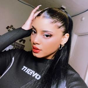 Meet your Posher, Venus camila